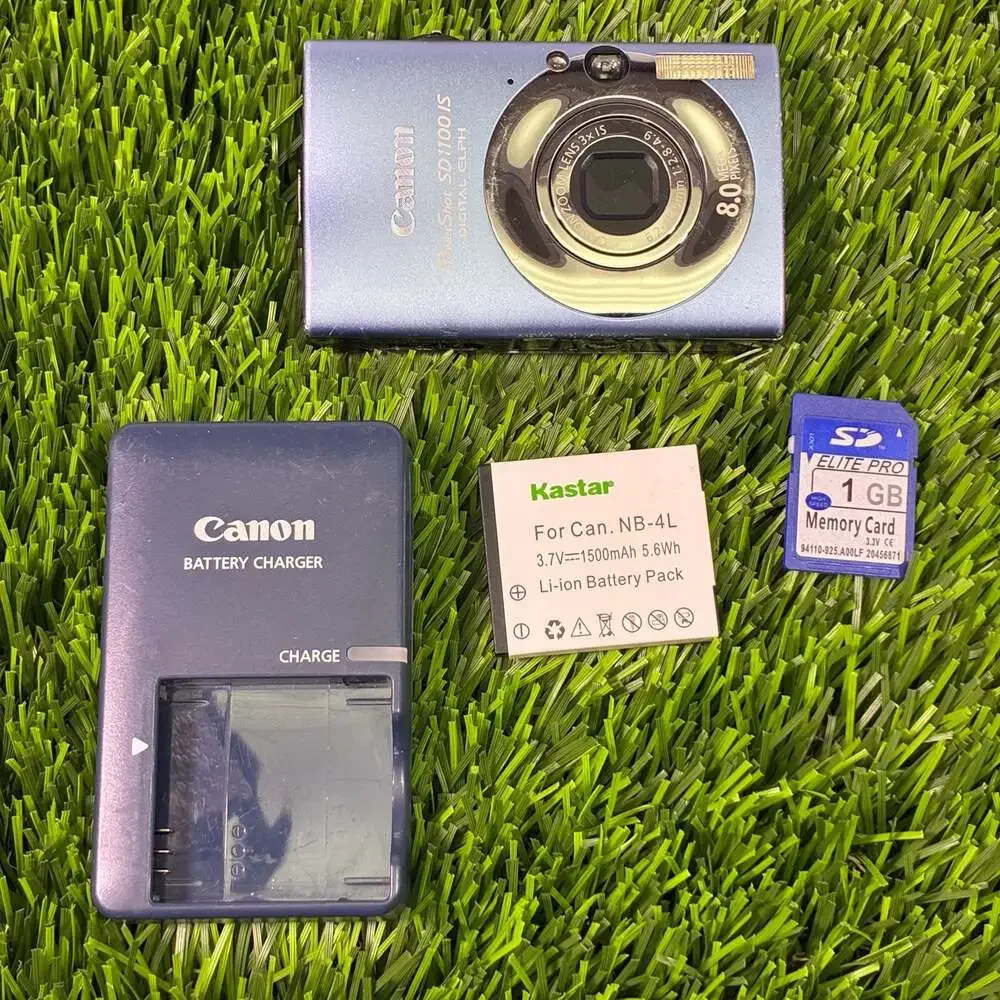 Canon PowerShot SD1100 IS Digital ELPH 8.0MP Camera Bundle